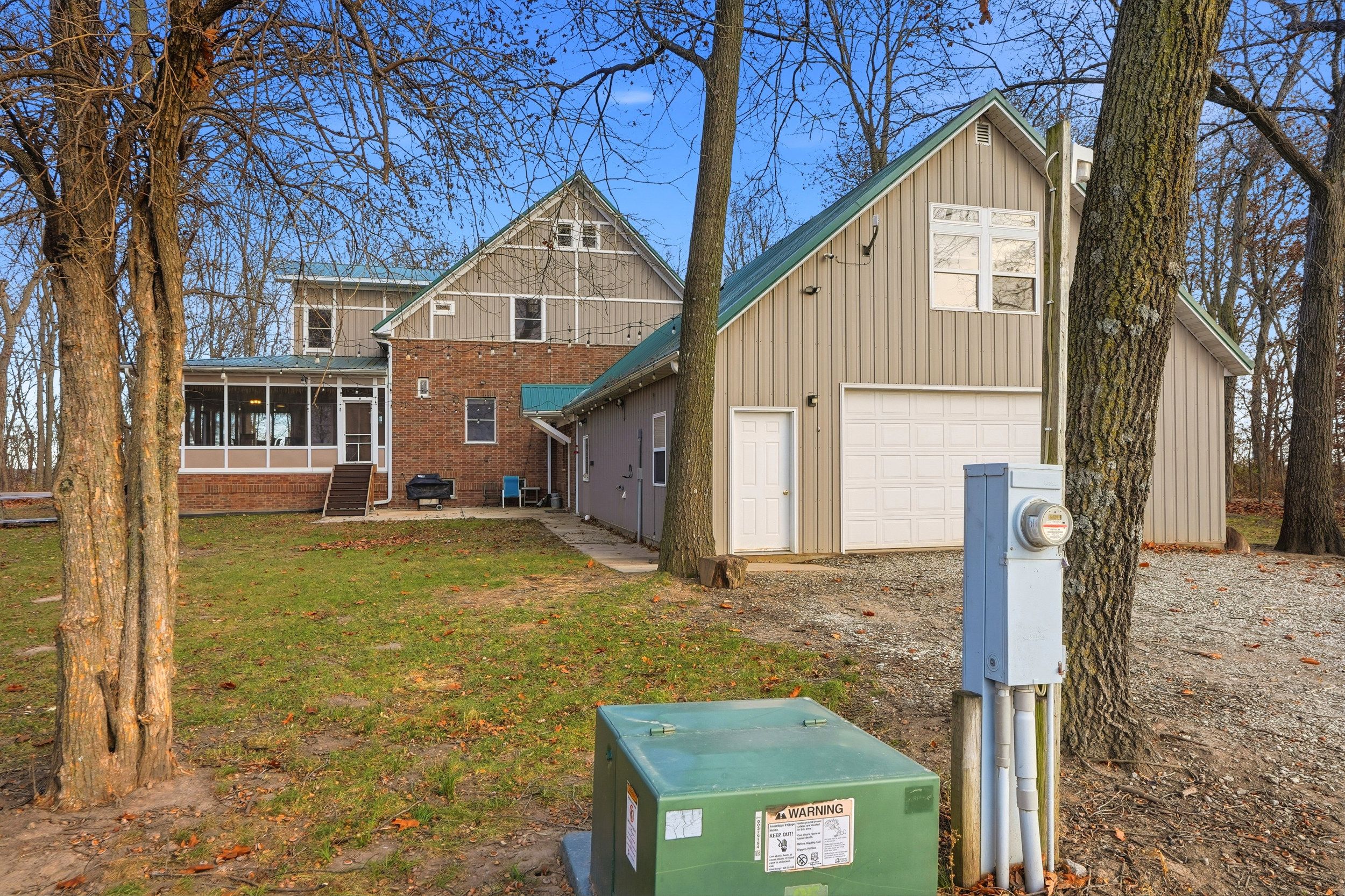 Listing Photo: 3300 Underwood Ave 0068-